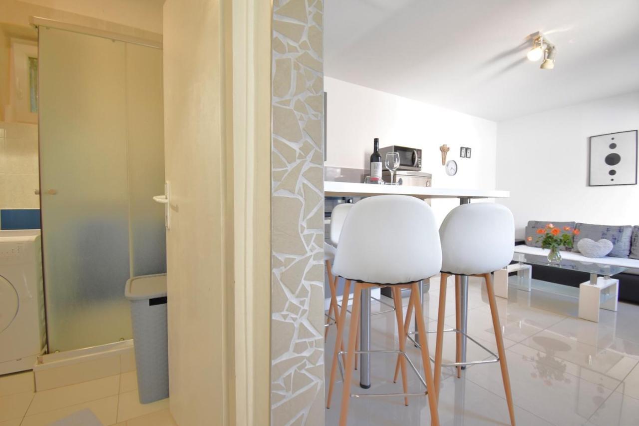 City Centre Apartment With Terrace 2 Pula Exterior photo