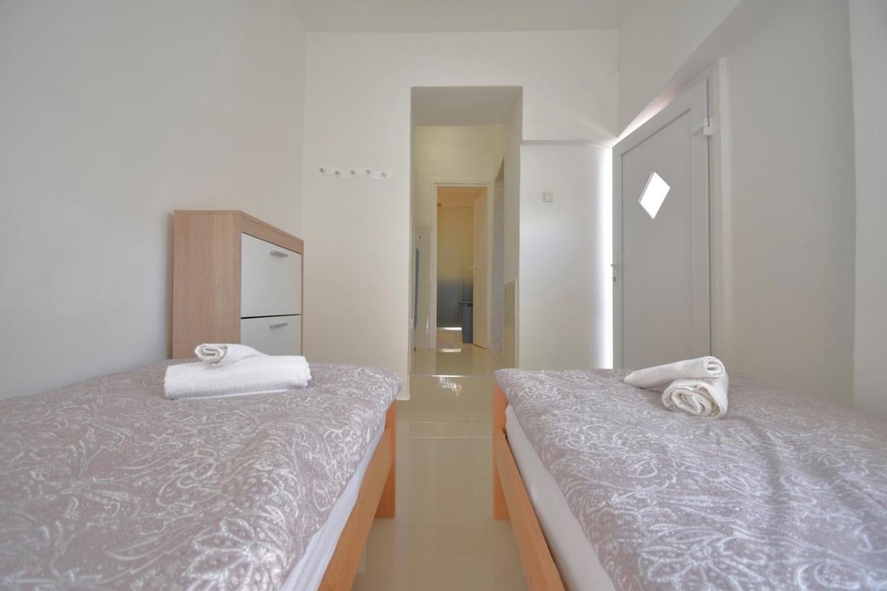 City Centre Apartment With Terrace 2 Pula Exterior photo